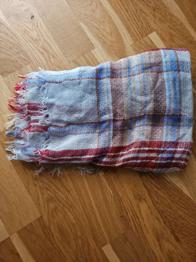 Dünner, rot/ blau karierter Schal