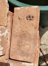 Alte Mauerziegel, einmal gebrannt,