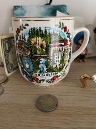 Diverse Heferl/ Tassen von Reisen mit Goldrand (Mayrhofen/ Zermatt/ Bad Gastein)