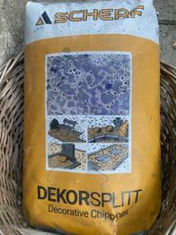 Dekor Split / blaue Steinchen