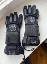 Handschuhe mit Handgelenksstütze