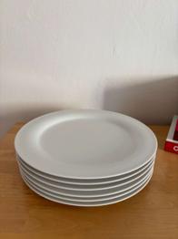 Große flache Teller, 9 Stk