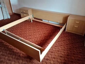 Bettkasten, Spiegelschrank und Kasten