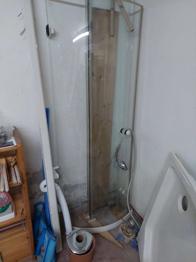 Eckdusche mit Panoramaeinstieg