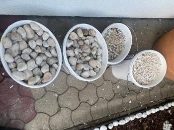 Gartensteine in verschiedenen Größen