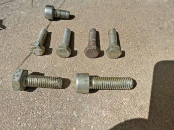 7 Metall Schrauben ( 15 er und 13 er Schlüsselgroese )