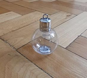 Verschenke Kosmetikbehälter von Molton Brown in Kugeloptik