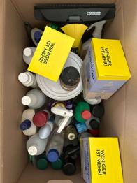 (reserviert) Kiste voller Reinigungsmittel