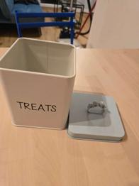 Dose für Katzen/ Hunde