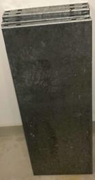 Metallgestell mit Fächern