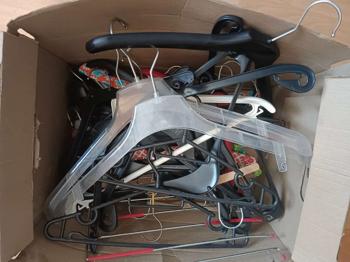 Verschenke Kleiderbügel