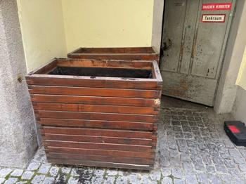 (reserviert) Blumentrog