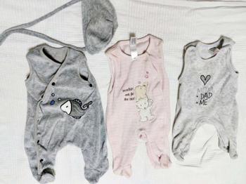 3 Strampler Größe 50/56 + Haube
