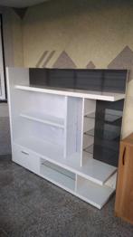 Raumteiler mit Glasablagen und Schublade