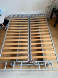 Klappbett mit Lattenrost