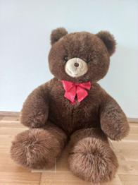 Süßer Teddybär (50 cm) mit roter Schleife