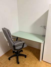 Schreibtisch in Top Zustand mit Glasplatte