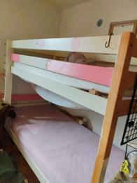 Stockbett mit Matratzen zu verschenken