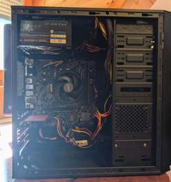 2x PC-Gehäuse mit Komponenten für Bastler & IT-Interessierte