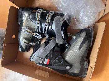 (reserviert) Skischuhe