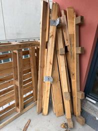 Holz / Paletten zu verschenken