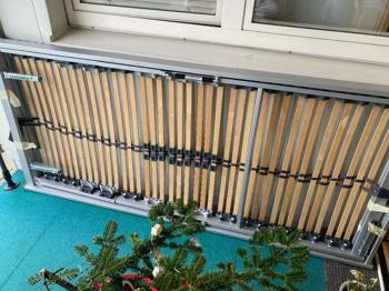 Lattenrost kaum benutzt, verstellbar am Kopf und Fußteil