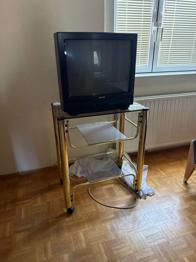 (reserviert) Fernsehertisch und Fernseher