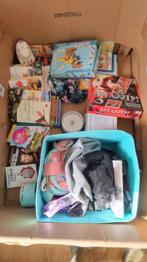 Kiste mit flohmarktartikeln