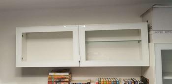 (reserviert) Ikea Wandregale mit Glastüren und Glasfächern