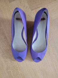 Lila Pumps / Schuhe mit Absatz aus Leder von kmb