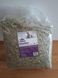 Kaninchen / Nager Wiesenheu - fast voll zu verschenken