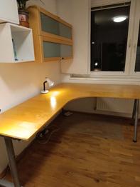 Großer schöner Schreibtisch