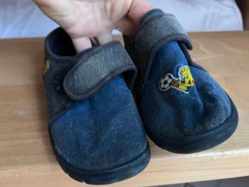 28 - Blaue Hausschuhe Haribo