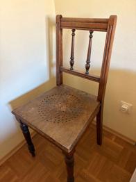 Antiker Sessel (Deko)