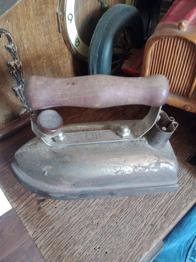 Antikes Bügeleisen, sehr schwer zu verschenken