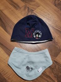 Babyhaube und Lätzchen