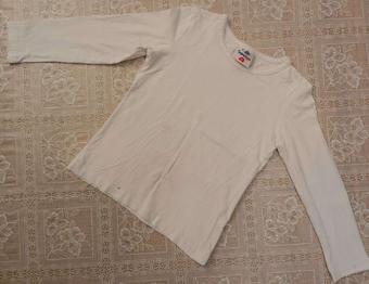 Gr.116 Langarm Shirt mit kleinen Flecken