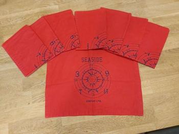 Verschenke 8 Tischdeckchen / Platzuntersetzer in rot 