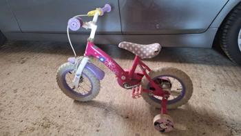 Kinderfahrrad mit Stützrädern