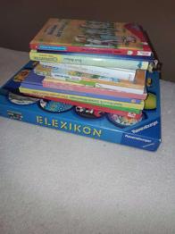 12 Kinder Bücher und 1 Spiel
