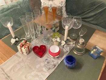 Flohmarktware: Sektgläser + Deko Konglomerat