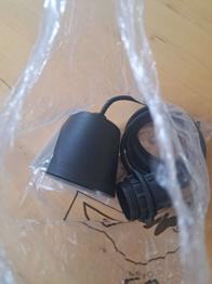 Schwarze Lampenaufhängung