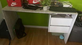 Verschenke Schreibtisch