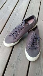 Sneaker / Halbschuhe