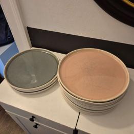 (reserviert) 11 Teller in rosa/ blau zu verschenken