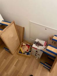 Spielhaus mit Möbeln