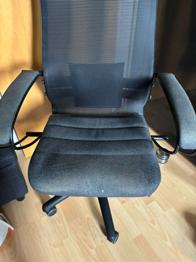 Bürosessel mit defektem Fußkreuz