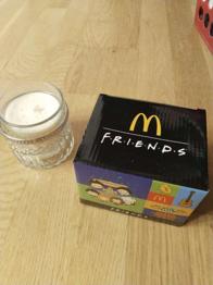 MC tasse Friends lila plus Kerzen
