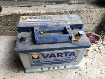 Autobatterie, Monitor, Stofftiere, Bett, ...