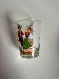 Gläser und Heferl abzugeben